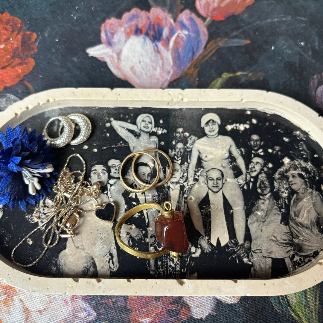 Paris Scandal Oval Tray
