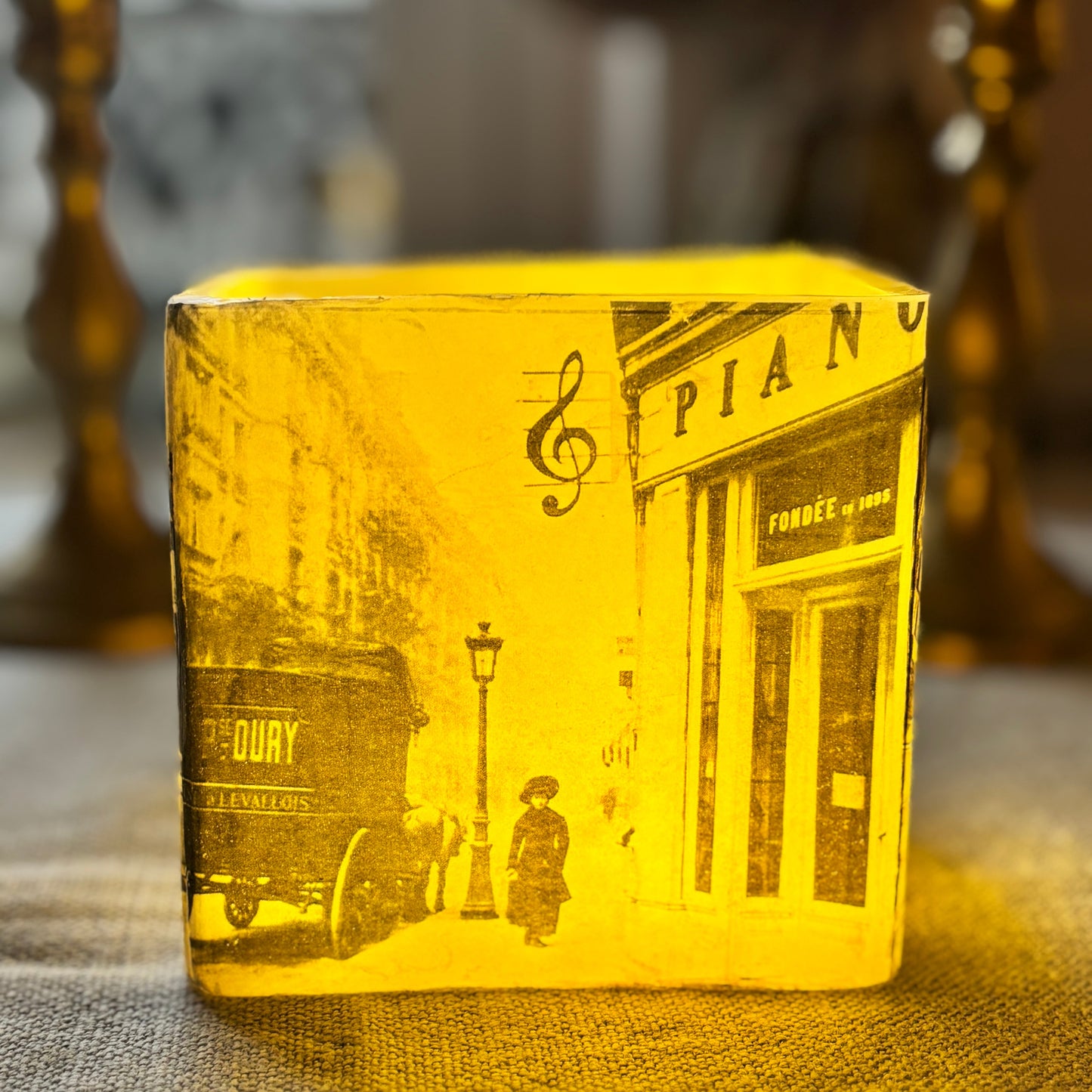 La Belle Époque Luminary